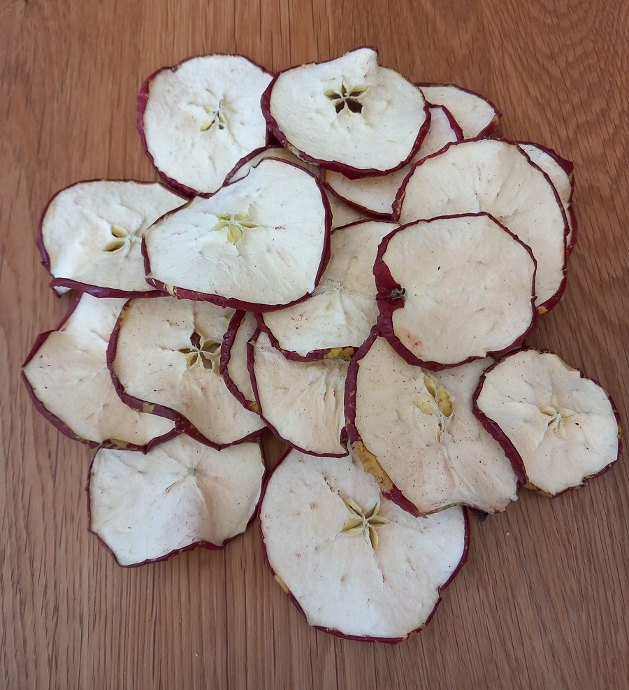 Sušené plátky červeného jabĺčka na dekoráciu cca 20 plátkov