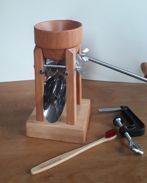 Vločkovač Eschenfelder (mlynček na musli)